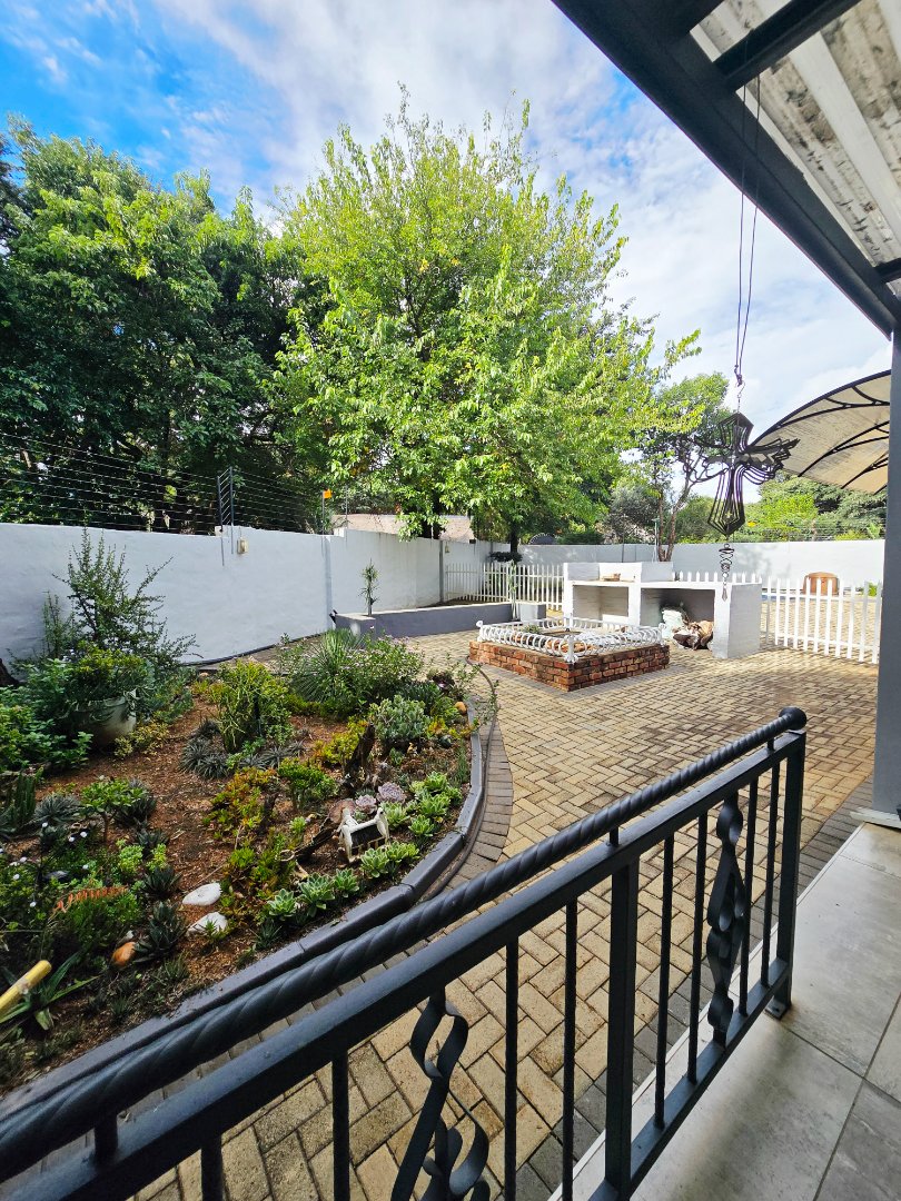 6 Bedroom Property for Sale in Wilkoppies North West